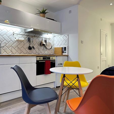 Kensington Studio Hosted By Airoperate Near Notting Hill - 1 Double Bed , 1 Sofa Bed, Ground Floor Apartment Via Private Entrance Londra Exterior foto